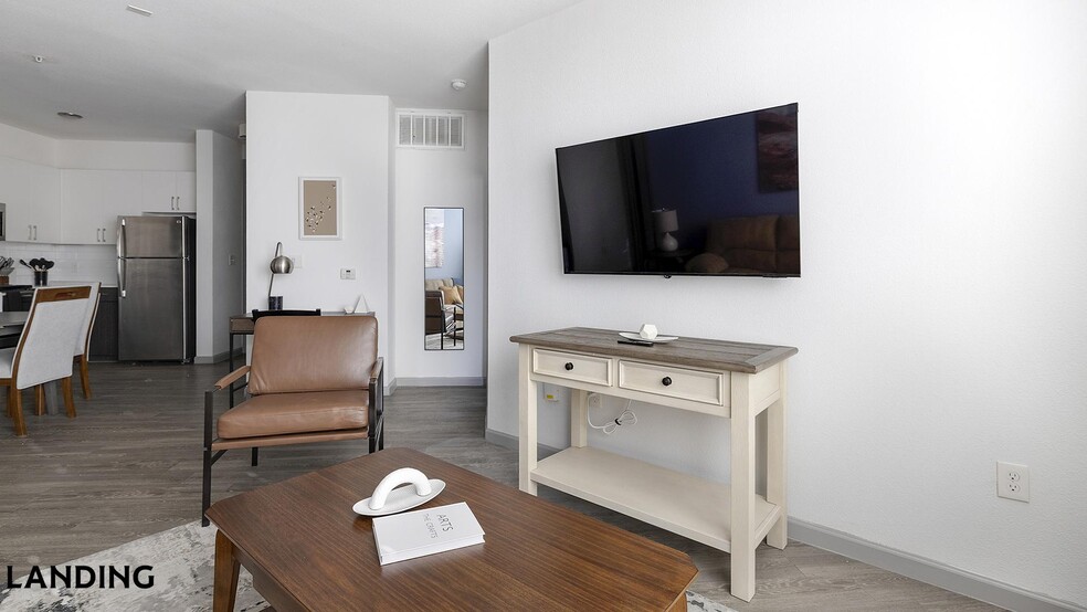 Building Photo - 1001 S Center St