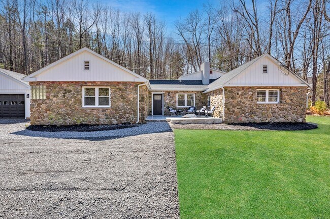 Building Photo - 45 Westledge Rd