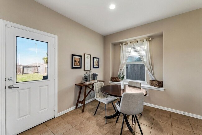 Building Photo - 512 Forest Village Cir
