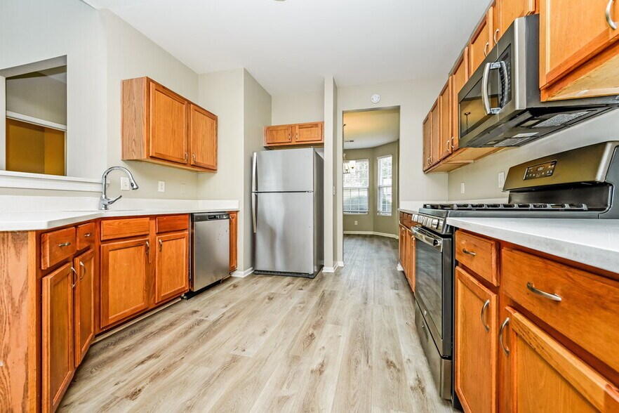 Building Photo - 298 Summit View Dr
