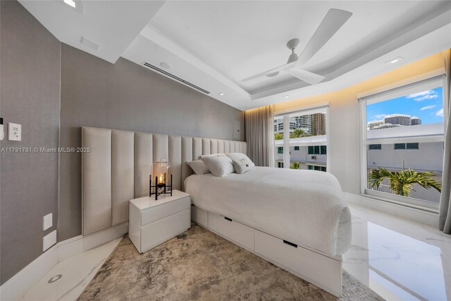 Building Photo - 10190 Collins Ave
