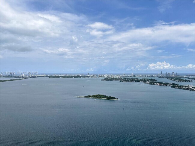 Building Photo - 700 NE 24th St