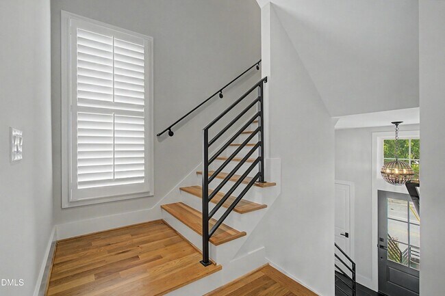 Building Photo - 163 E Park St
