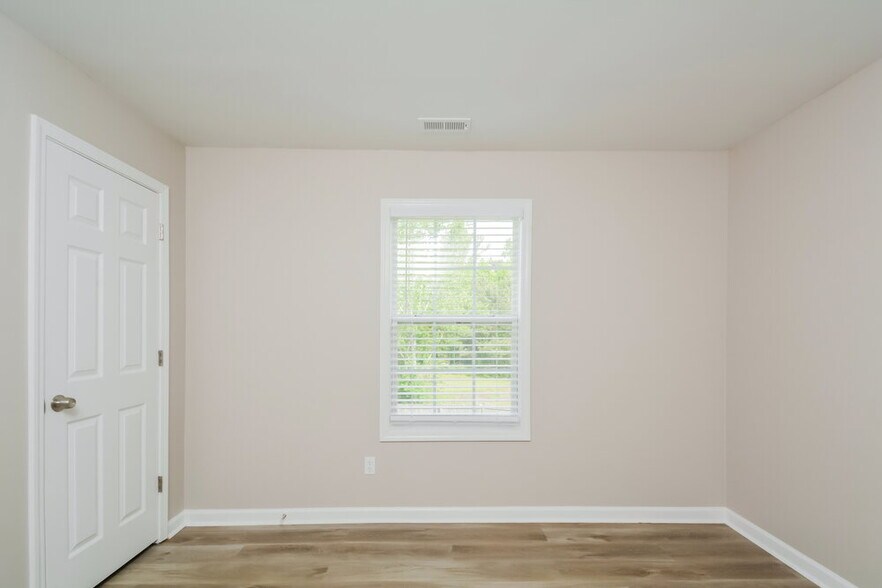 Building Photo - 4005 Iverson St