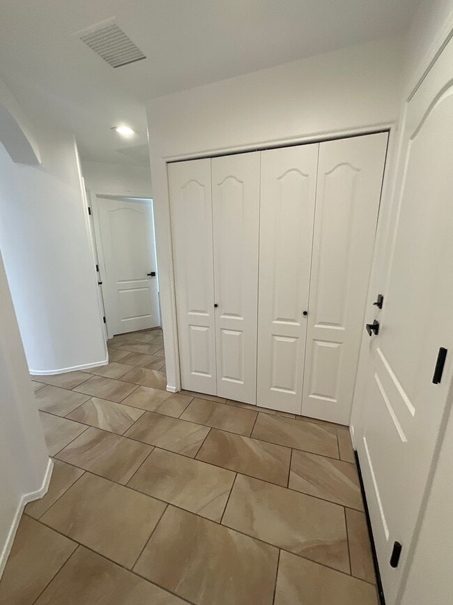Building Photo - 7360 E Cll Hospedero