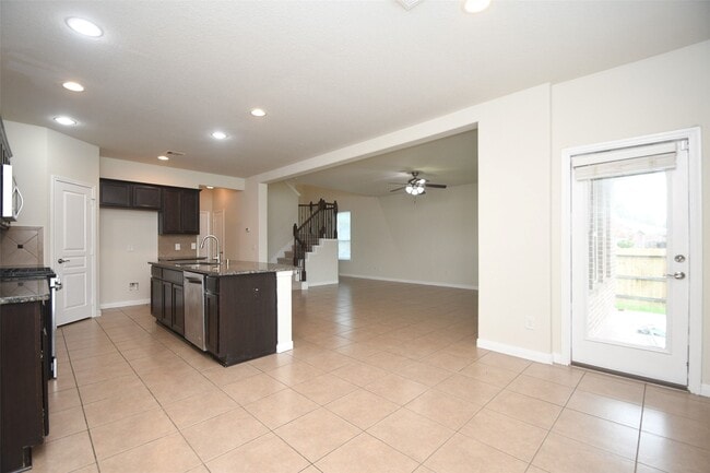 Building Photo - 16614 Spirit Lake Ct