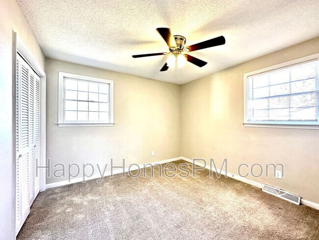 Building Photo - 6 Duck Pond Ct