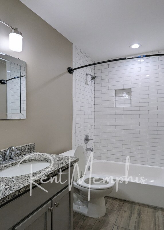 Building Photo - 358 E Pkwy N