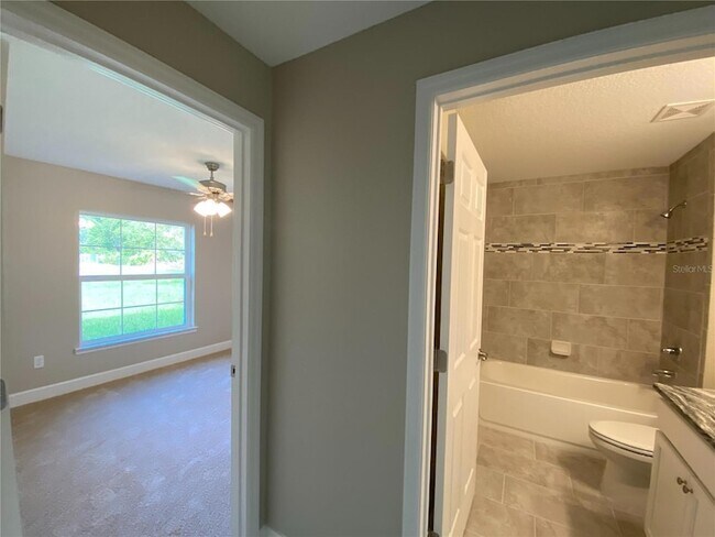 Building Photo - 3011 SW 140th Loop