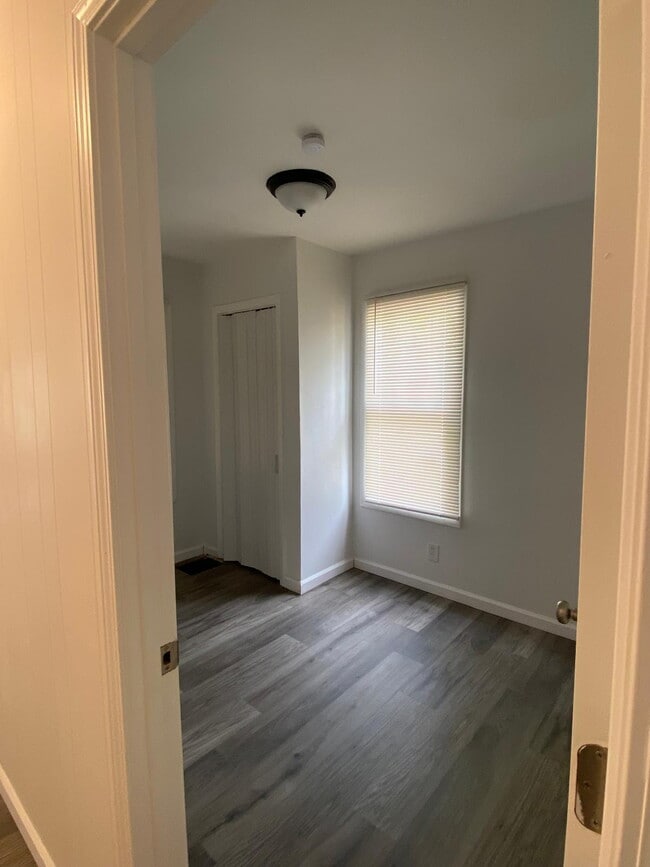 Building Photo - Bright & Inviting 3-Bedroom Home