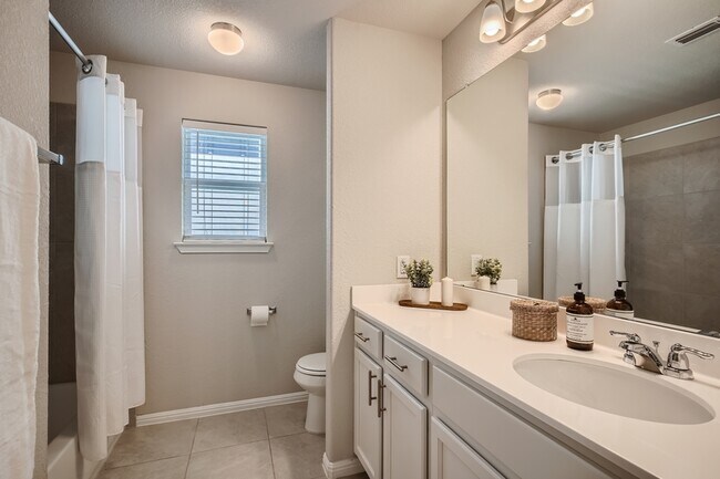 Building Photo - 9604 Dawn Pearl Dr