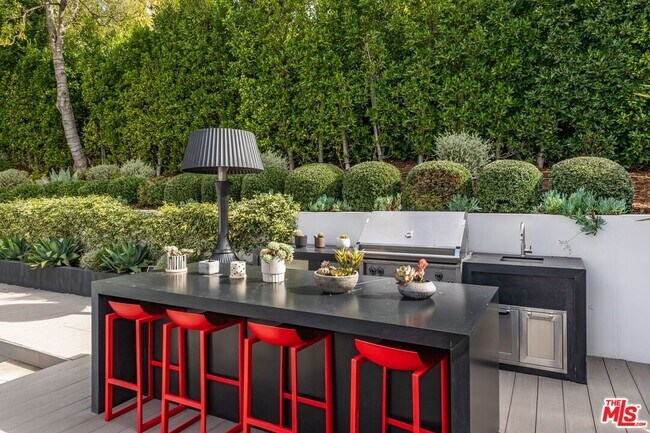 Building Photo - 9455 Eden Dr