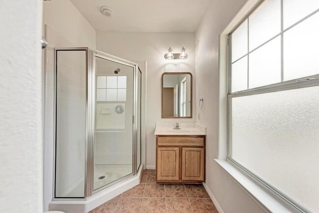 Building Photo - 1906 W 42nd St