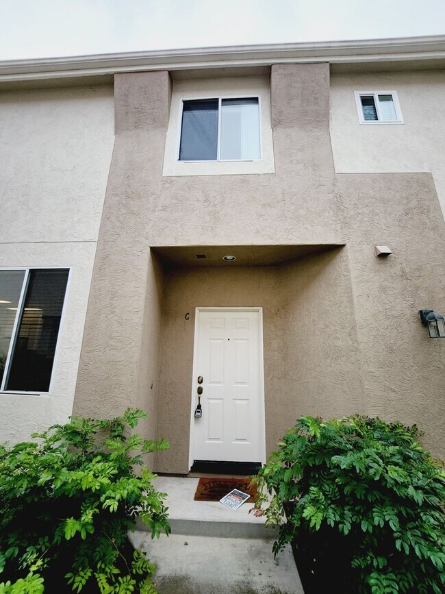 Building Photo - Beautiful remodeled 3 bedroom, 2.5 bath town home in Triana Scripps Ranch
