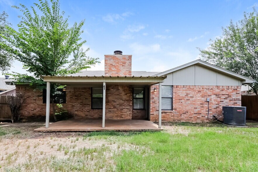 Building Photo - 1812 Hunting Green Dr