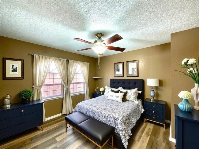 Building Photo - *MOVE IN SPECIAL* 2 Bedroom Garden Style Villa Home In A Prime Location – Near Shopping & Dining!