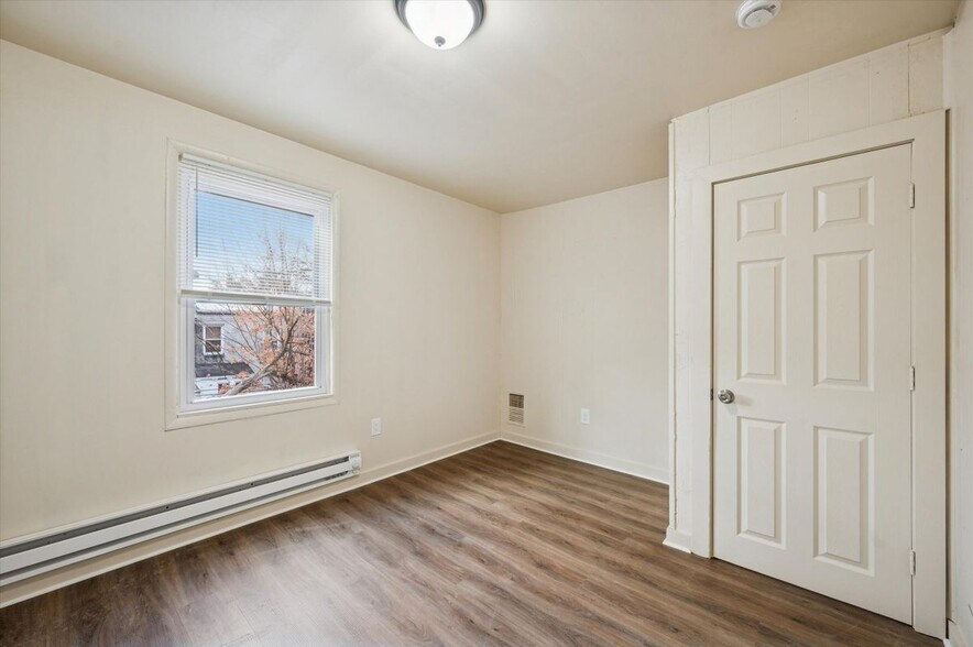 Building Photo - 1112 Johnson St