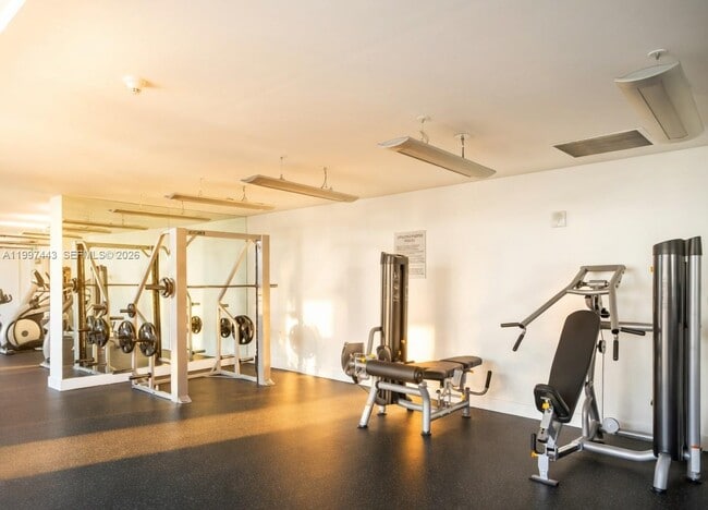 Building Photo - 350 NE 24th St