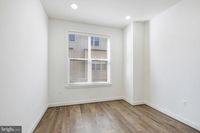 Building Photo - 16560 Crabbs Branch Way