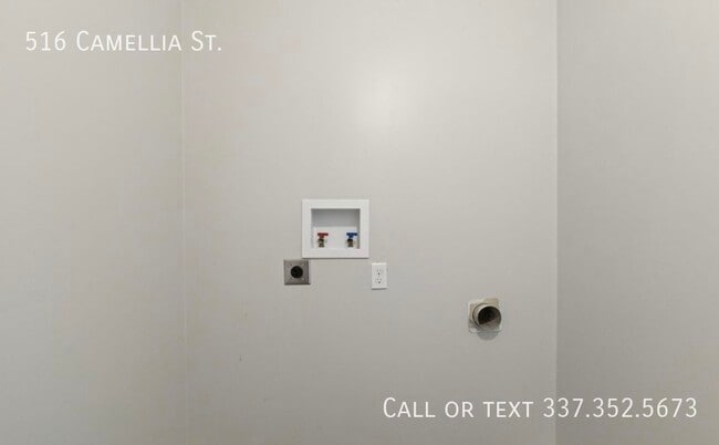 Building Photo - 516 Camellia Dr