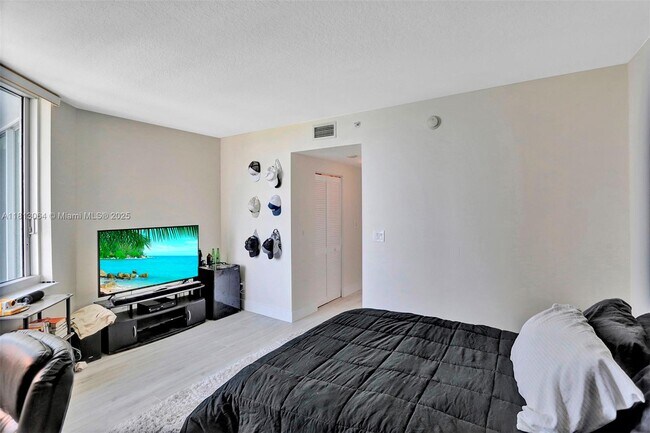 Building Photo - 325 S Biscayne Blvd