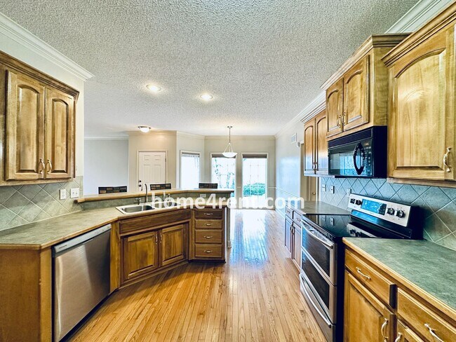 Building Photo - Maintenance Free! Main level Master, Finished Basement and Wood Floors in the Kitchen! *Brand New...