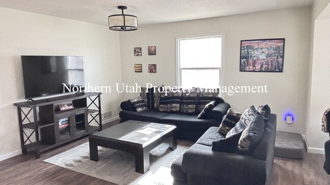 Building Photo - Rooms for Rent