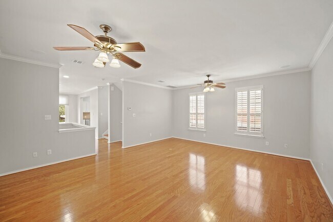 Building Photo - 1014 Rochow St