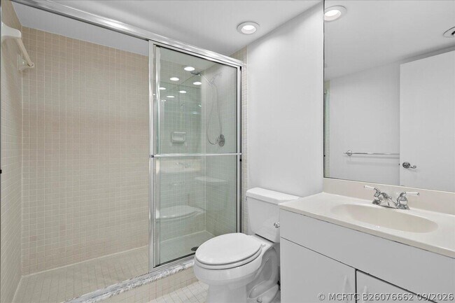 Building Photo - 5200 N Flagler Dr