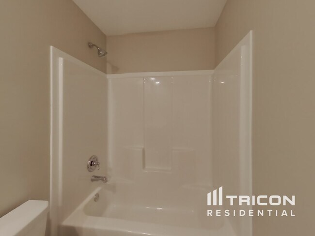 Building Photo - 2224 S Carlota Dr