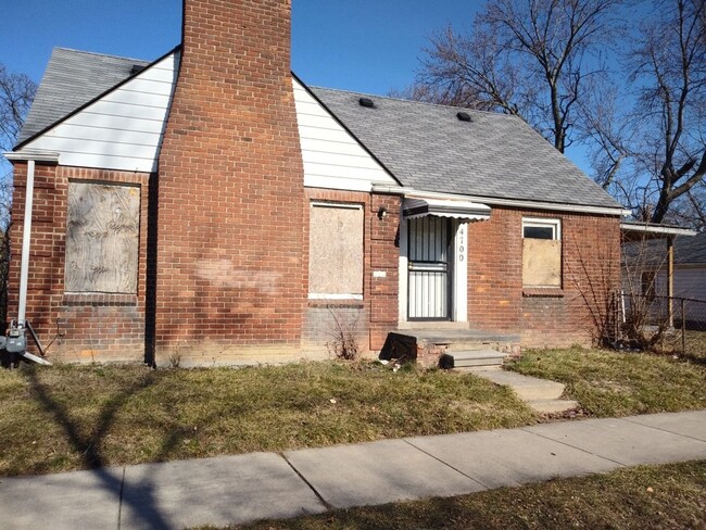 Building Photo - Beautiful Brick Bungalow 3 Bedrooms 1 Bath...