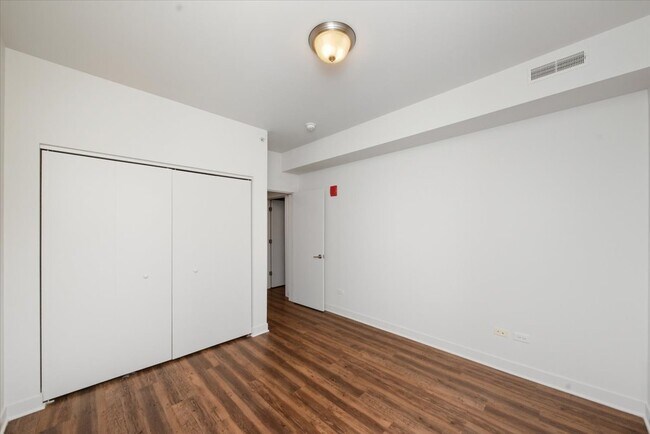 Building Photo - 500 N Northwest Hwy