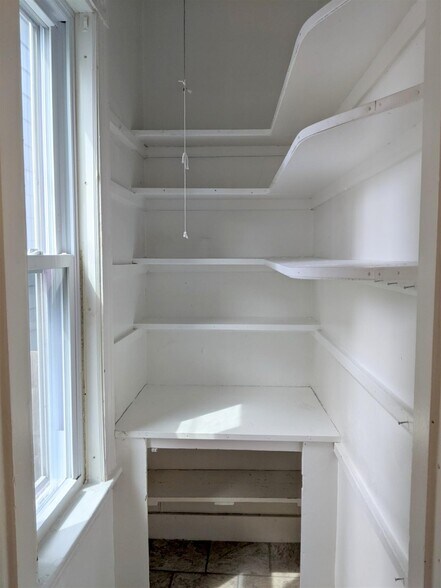 Building Photo - 20 Mossland St