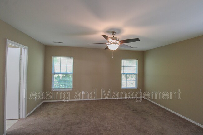 Building Photo - 8811 Kellum Dr