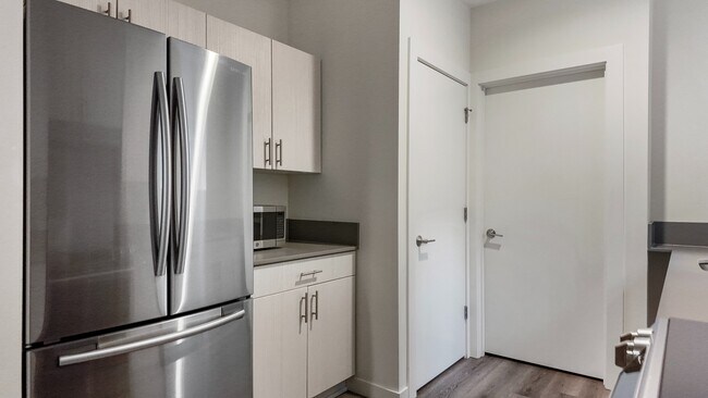 Building Photo - Modern 2BR Apartment in Prime Queen Anne Location