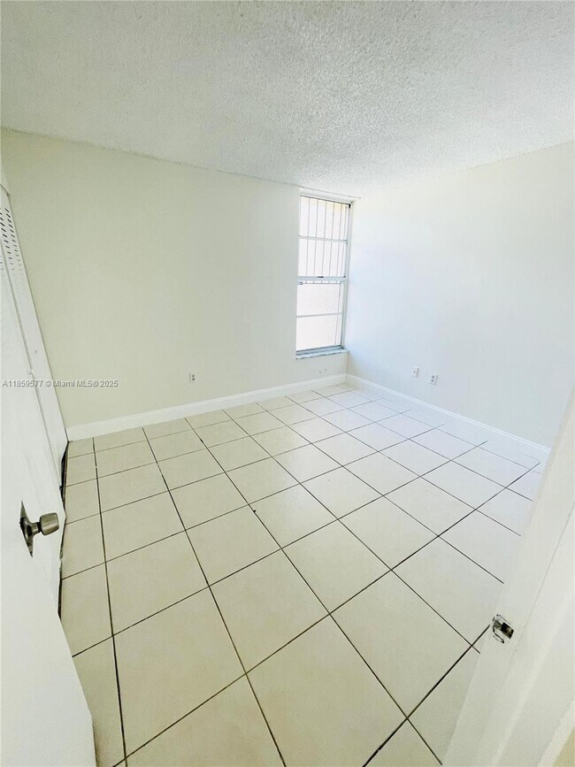 Building Photo - 20131 SW 123rd Dr