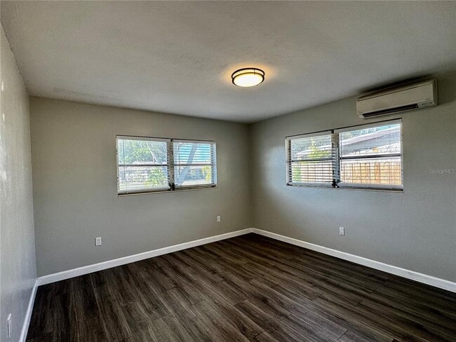 Building Photo - 2624 Sunnybrook Dr