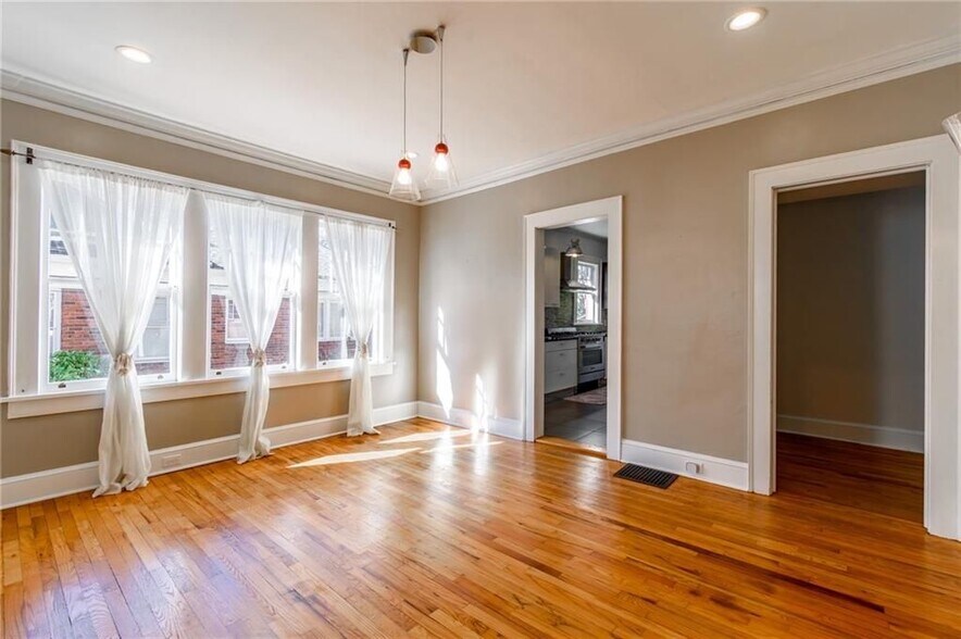 Building Photo - 628 Cooledge Ave NE