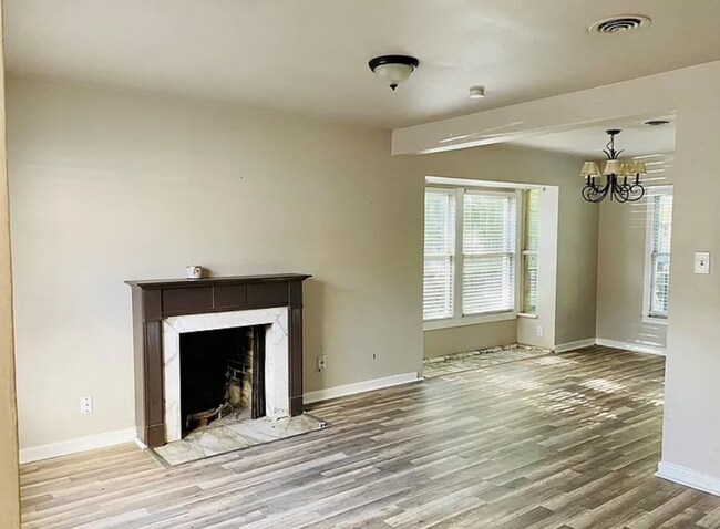 Building Photo - For Rent