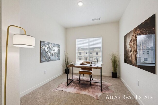 Building Photo - 633 Leland Aly