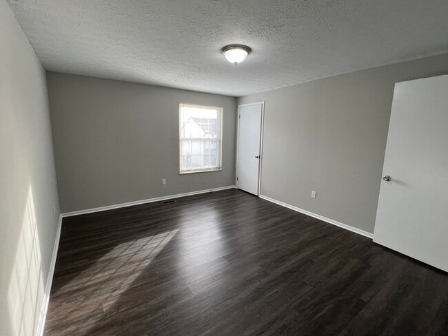Building Photo - *RENT SPECIAL* Updated 2 Bedroom 1.5 Bathr...