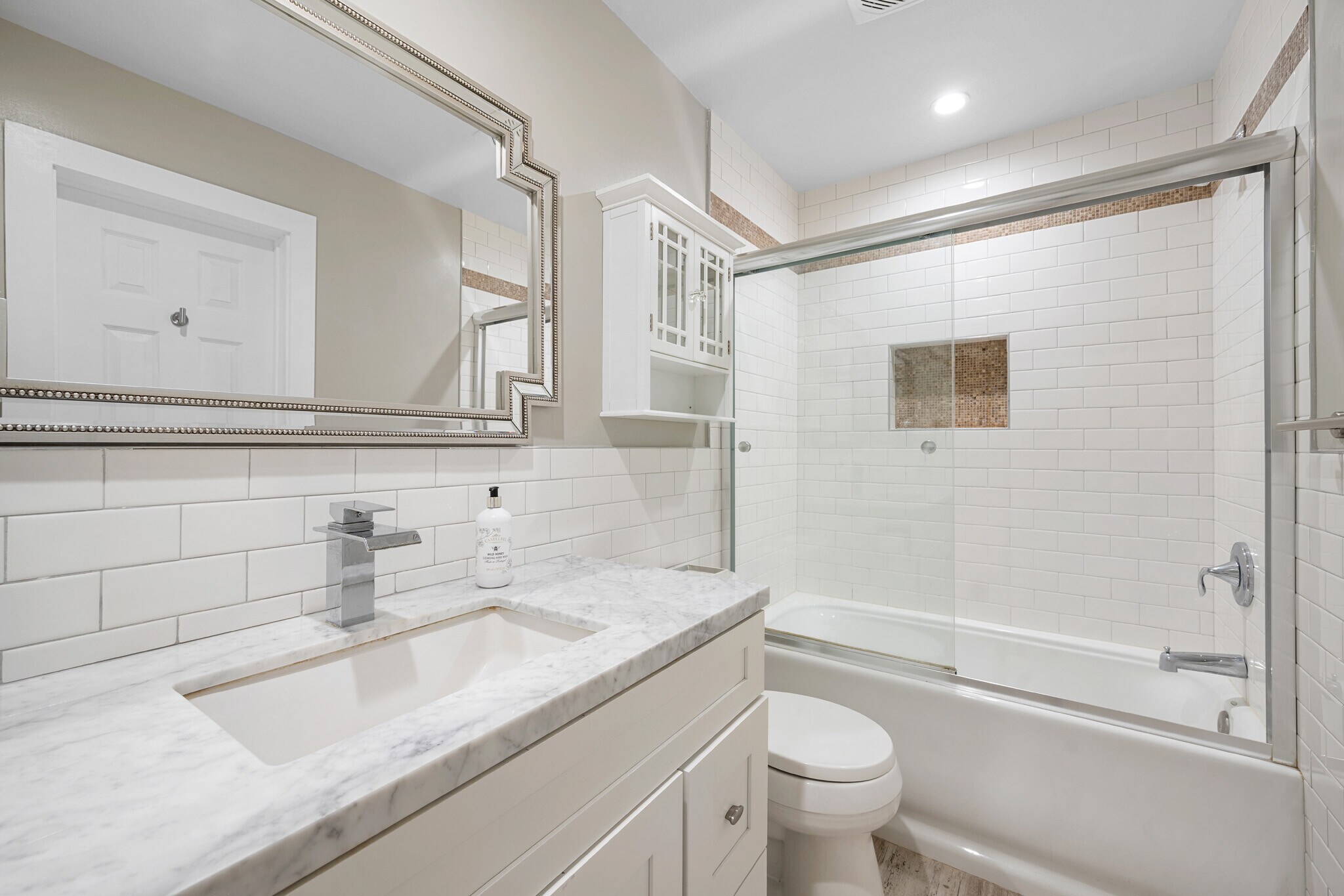 Building Photo - 310 N Jackson St