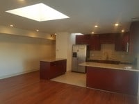 Building Photo - 9565 Franklin Ave