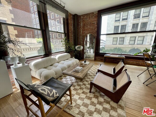 Building Photo - 460 S Spring St