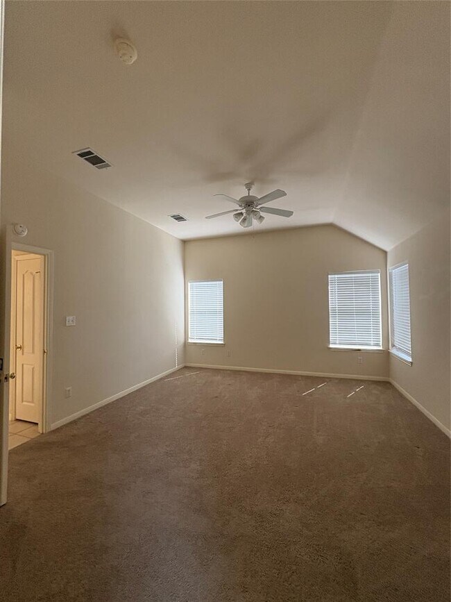 Building Photo - 207 Kettleman Ln N