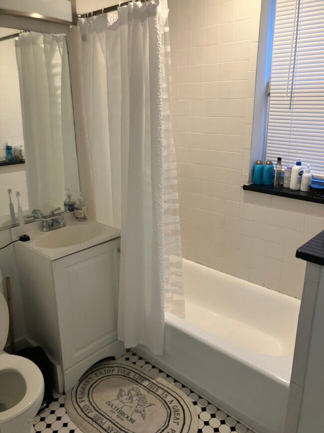 Building Photo - 64 Hemenway St