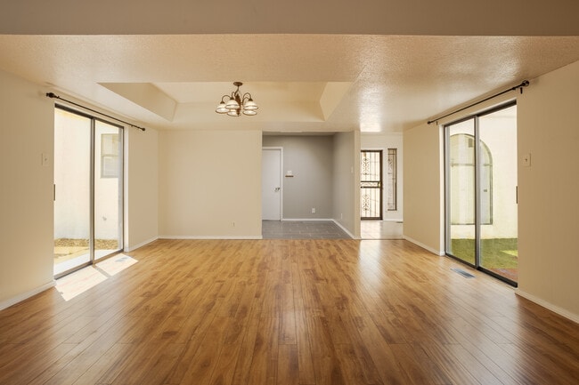 Building Photo - 6805 La Casa Bonita NE