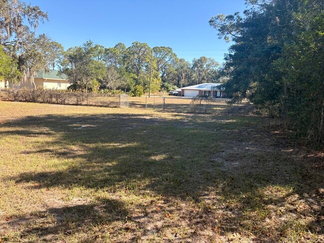 Building Photo - 4018 Lakewood Rd