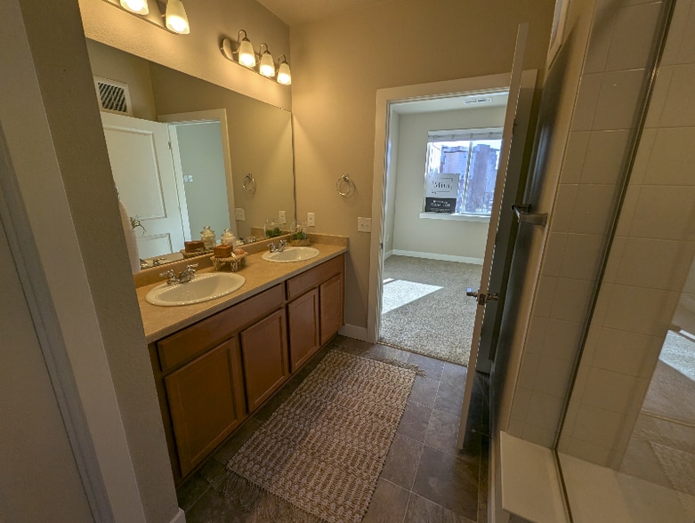 Building Photo - 14301 E Tennessee Ave