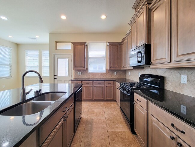 Building Photo - NEW 3 BEDROOM 2.5 BATH 2 CAR GARAGE HOME I...